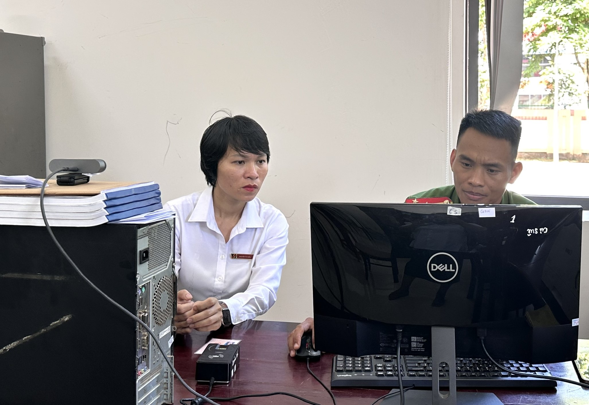Công an xã thu thập thông tin của đảng viên